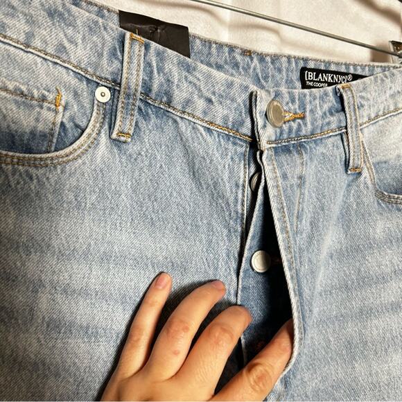 NWT BlankNYC The Cooper Long Slim Straight 100% Cotton Light Wash Denim Jeans 30 - Picture 3 of 8